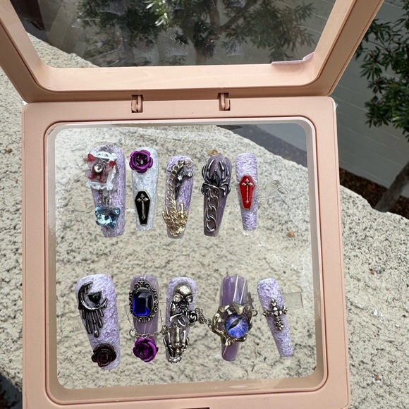 Jewelry - Elegant Purple and Silver Press On Nails